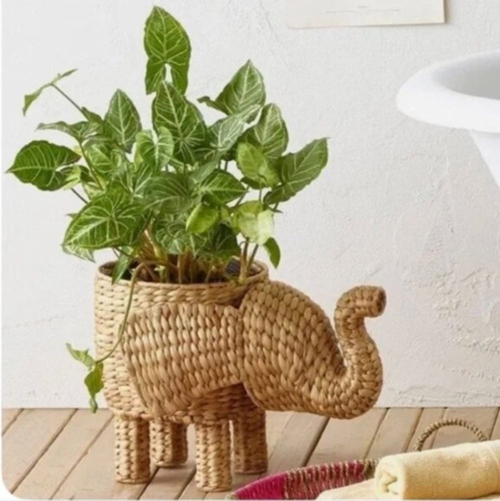 OPALHOUSE Rattan Wicker Elephant Basket W/lid